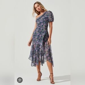 NWOT! ASTR The Label Anthro Spring Santorini Women's Navy/Lilac Midi-Dress Small